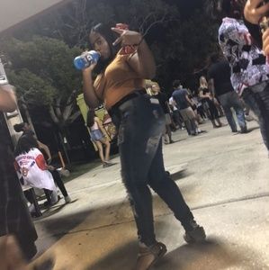 Meet your Posher, Amoy